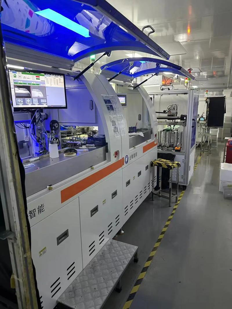 A Shenzhen Hongjia technológia teljesen automatikus háttérvilágítást és LCD összeszerelő gépeket ad hozzá, kiküszöbölve a munkaerőt