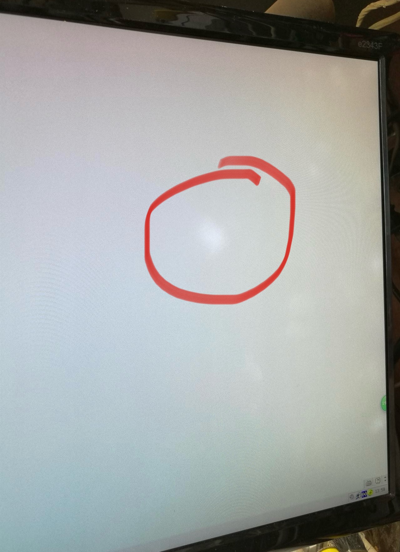A TFT LCD képernyőkön a fehér műszakok okai és megoldásai